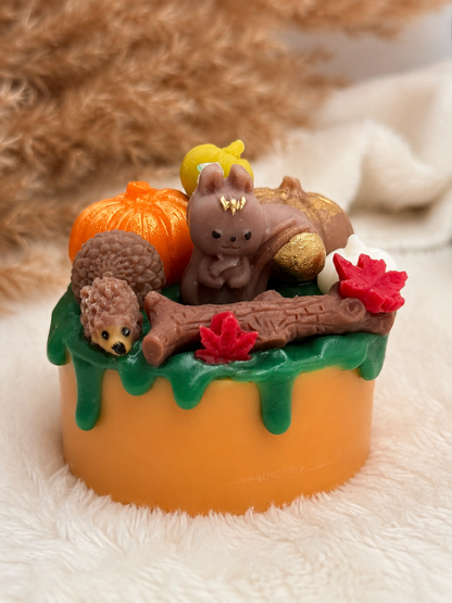 🍂 Kleine Waldfreunde – herbstliche Duftkerze mit liebevollen Waldmotiven