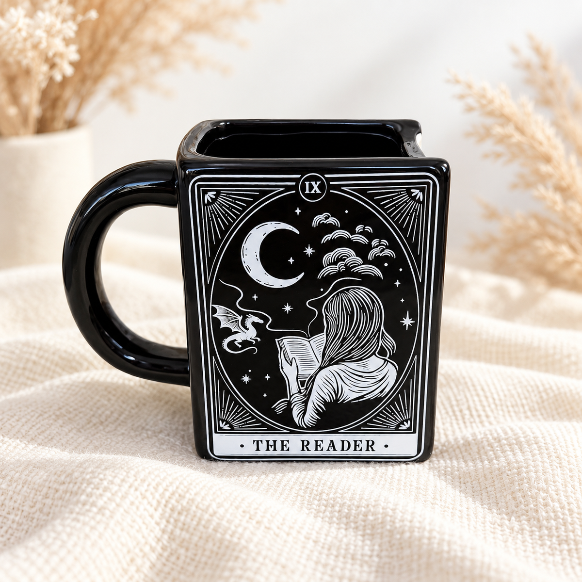 📚The Reader Tasse – Schwarze Tasse im Buchdesign
